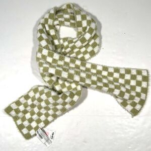 Forever 21 NWT Scarf Green & White Checkered Fuzzy‎ Winter Wrap